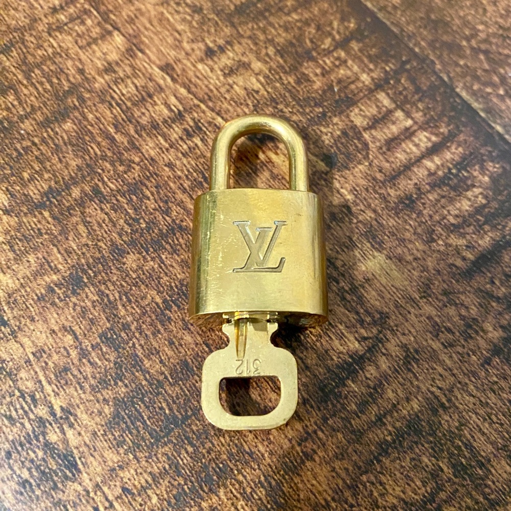 Louis Vuitton - Lock & Key #312